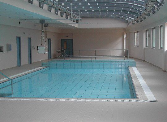 Movable Swimming Pool Floors For Rehabilitation Pools Ewac Medical