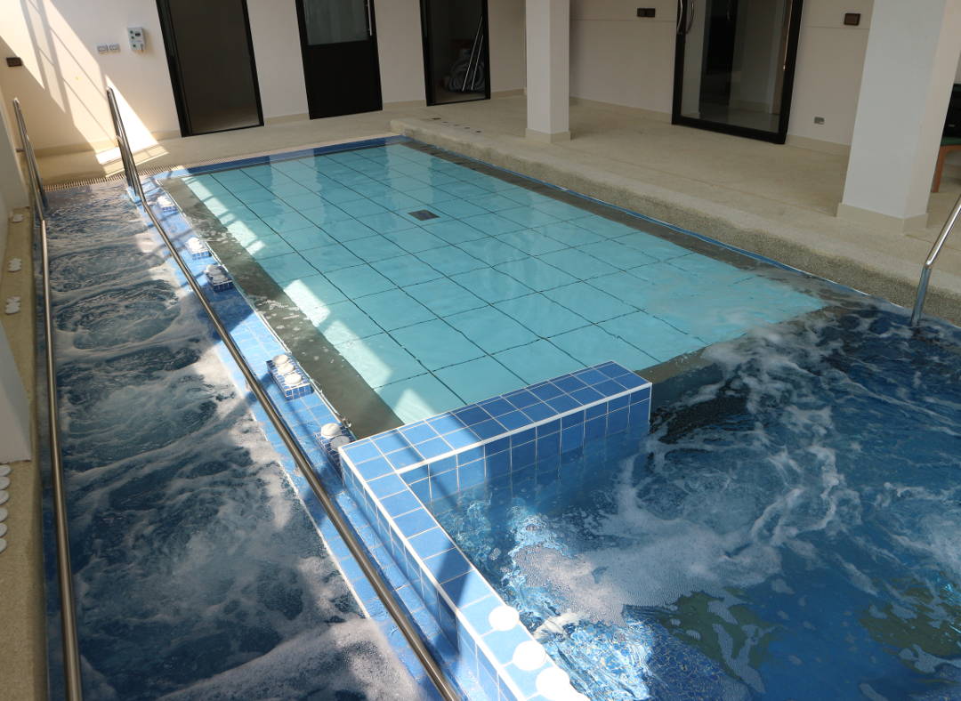 Movable Swimming Pool Floors For Rehabilitation Pools Ewac Medical