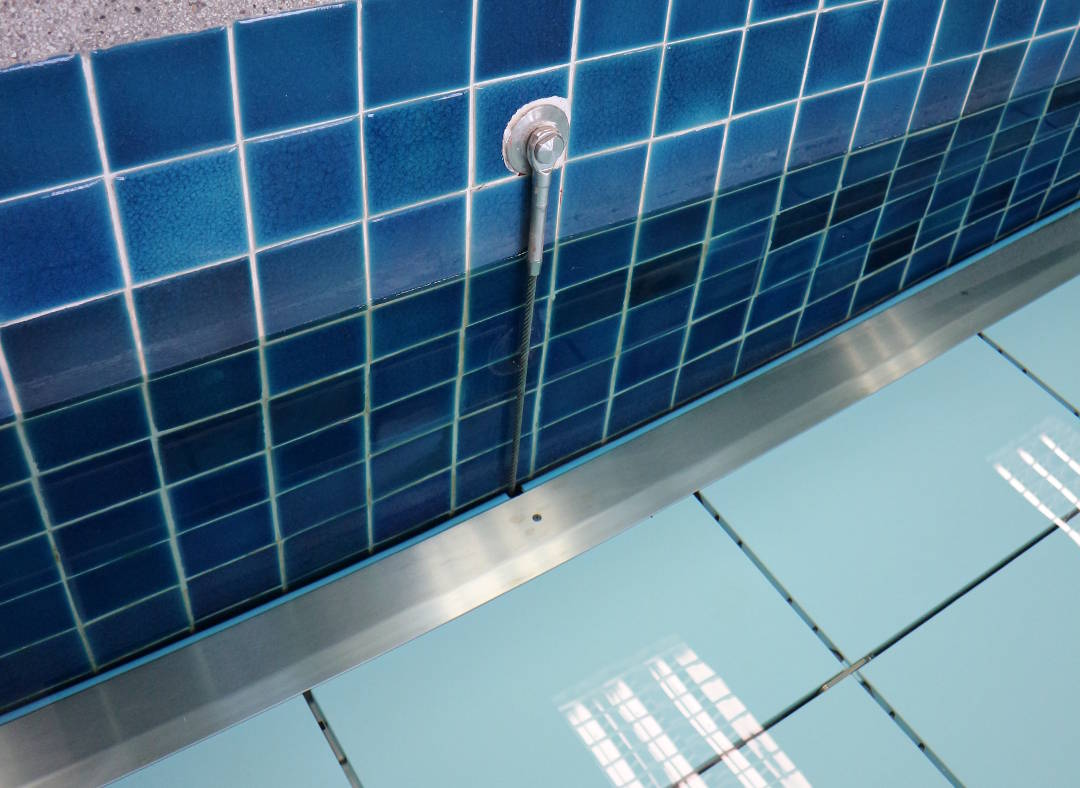 Movable Swimming Pool Floors For Rehabilitation Pools Ewac Medical