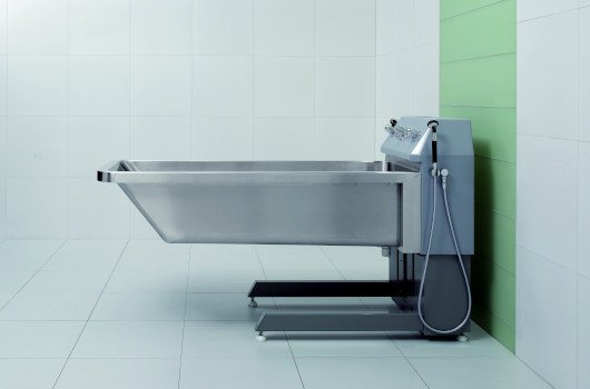 Burns treatment bath height adjustable