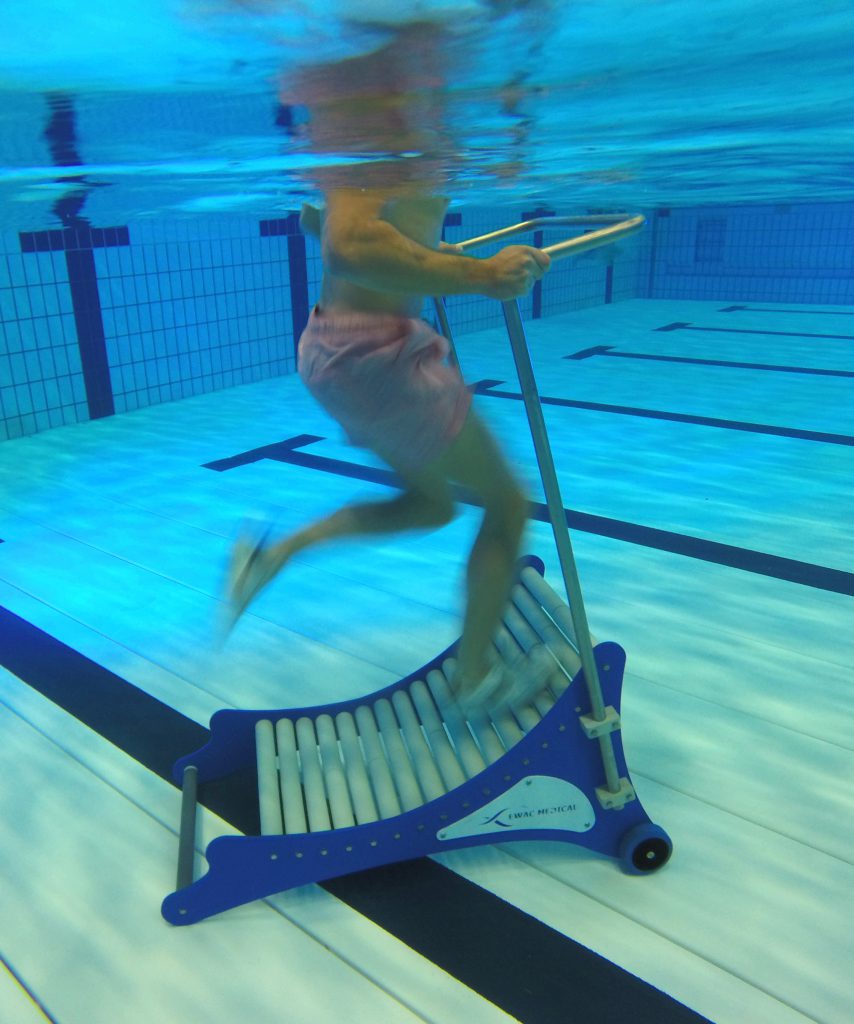 Pooltrack Curve in action under water