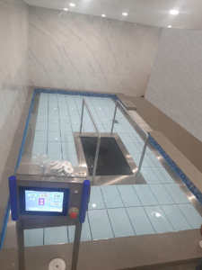 Movable pool floor system with underwater treadmill - Jarkarta